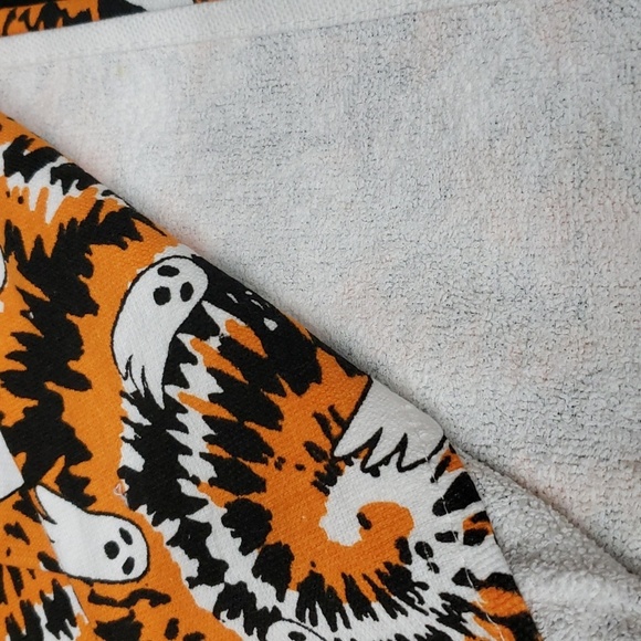 Colordrift "Halloween Horrors" Set/2 Black, White, Orange with Ghosts Towels - Picture 2 of 5